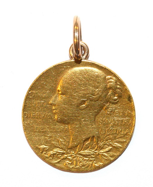 Appraisal: A GOLD QUEEN VICTORIA DIAMOND JUBILEE MEDAL cased