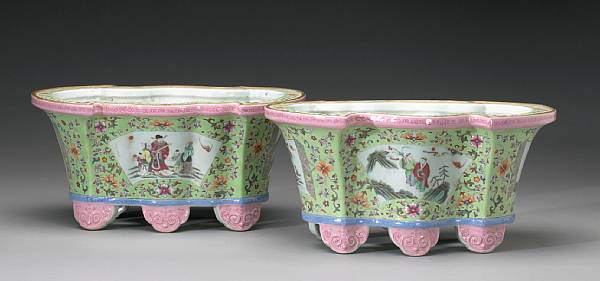 Appraisal: A pair of famille rose enameled porcelain planters Late Qing