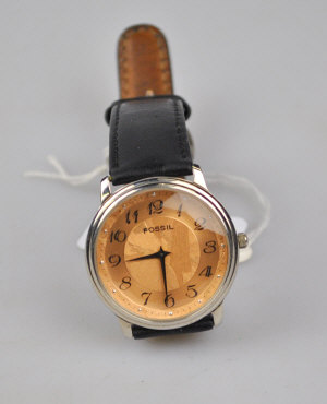 Appraisal: A gentleman's Fossil wristwatch with gilt dial and facetted glass