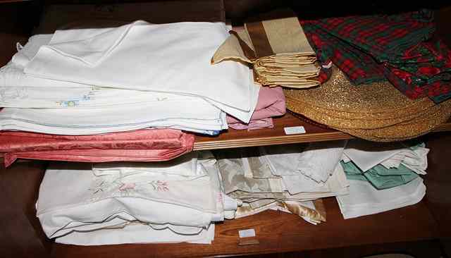 Appraisal: A QUANTITY OF TABLE LINEN place mats etc