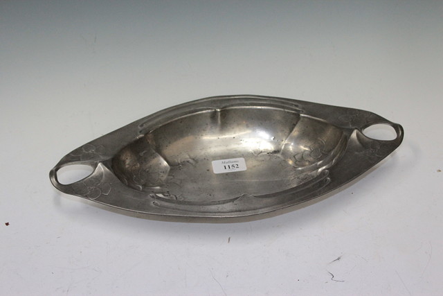 Appraisal: A CONTINENTAL ART NOUVEAU OVAL PEWTER DISH with pierced handles