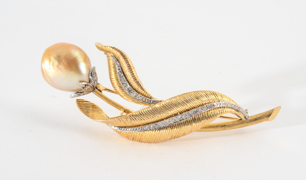 Appraisal: PEARL WITH DIAMONDS BROOCH A statement piece in K yellow