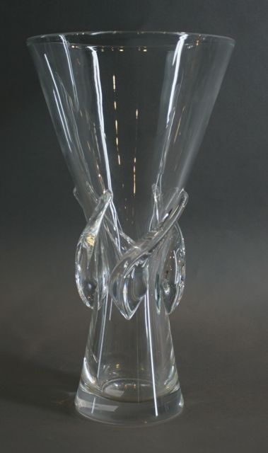 Appraisal: A Steuben crystal vase with spiralled waist cm high