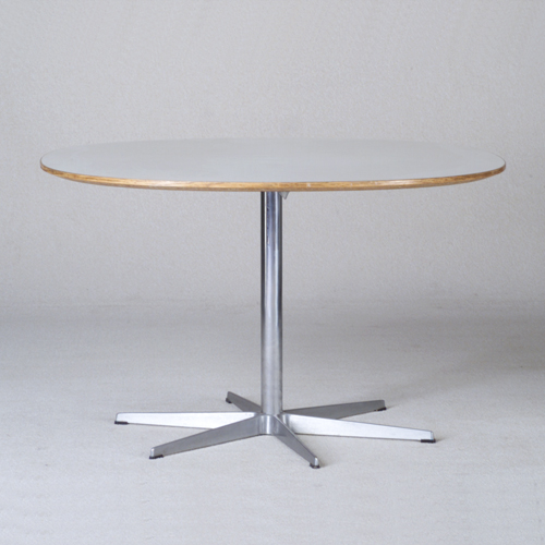 Appraisal: Arne Jacobsen Fritz Hansen dinette table with round-edged white laminate