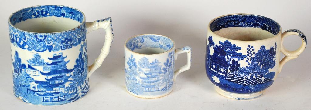 Appraisal: th CENTURY WILLOW PATTERN BLUE AND WHITE POTTERY TANKARD with