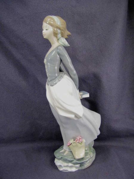 Appraisal: Lladro Porcelain Figurine - Sea Breeze Tall lady series Marked