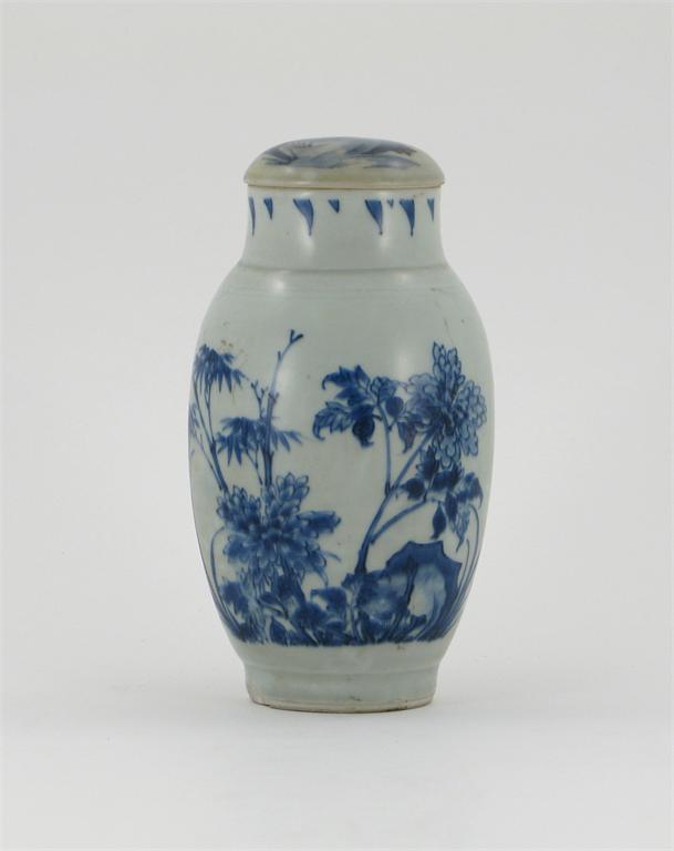 Appraisal: A Chinese blue and white barrel-shaped vase and cover