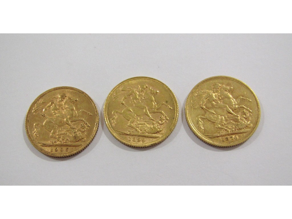 Appraisal: Three full sovereigns old Queen Victoria head dated young Queen