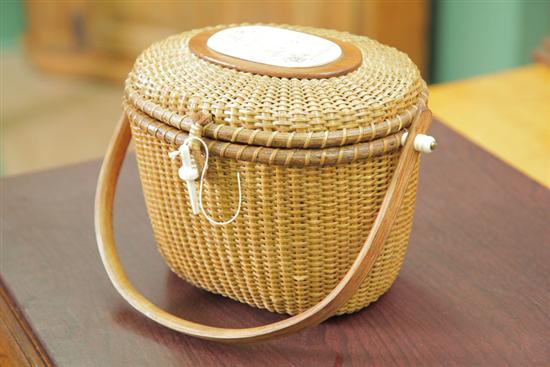 Appraisal: NANTUCKET STYLE BASKET PURSE WITH LID AND HANDLE Signed ''Farnum''