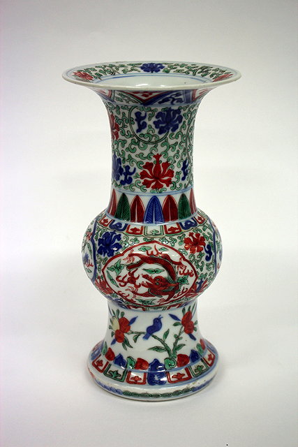 Appraisal: A CHINESE PORCELAIN WUCAI VASE bearing a Wanli six character