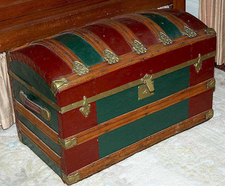 Appraisal: Dome Top Trunk A dome top trunk with tray with