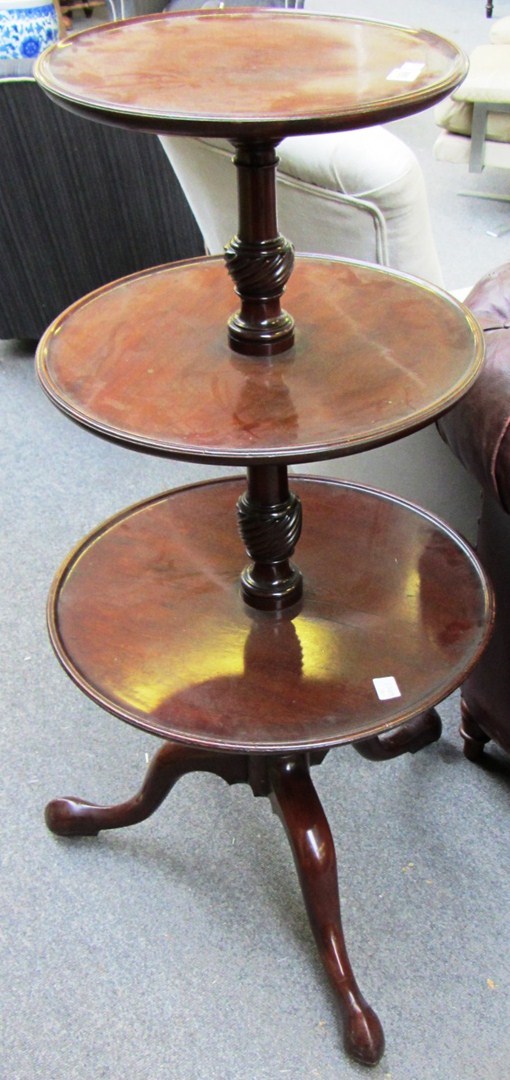 Appraisal: A George III mahogany graduated circular three tier dumb waiter