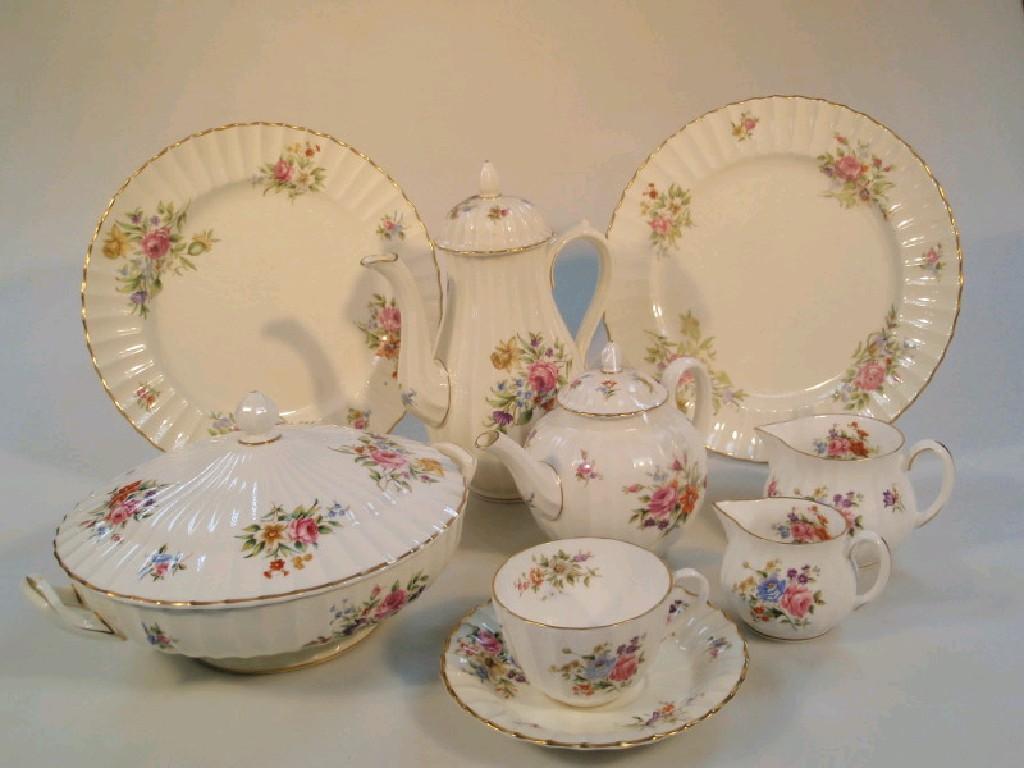 Appraisal: An extensive Royal Worcester fluted Roanoke pattern dinner and tea