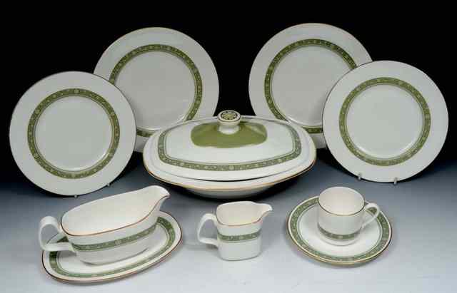 Appraisal: A ROYAL DOULTON RONDELAY DINNER AND TEA SERVICE with green