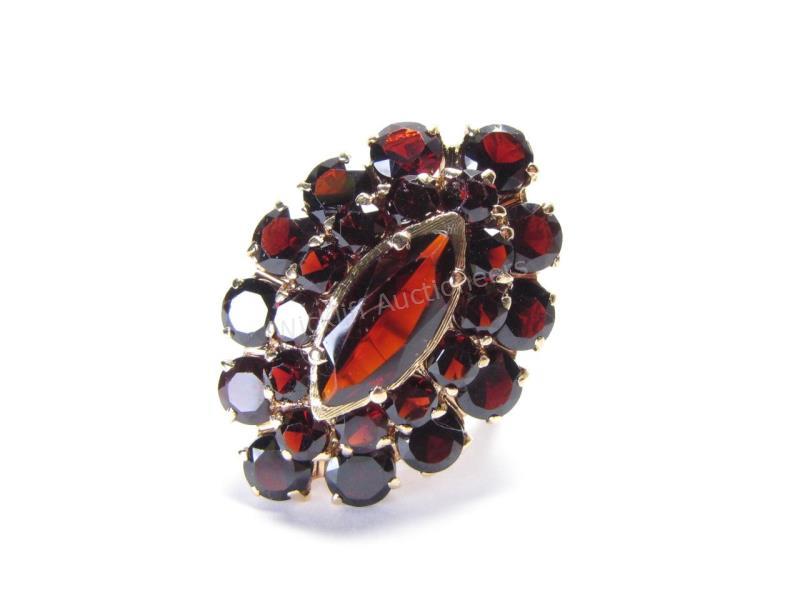 Appraisal: An K yellow gold garnet ring featuring a marquis garnet