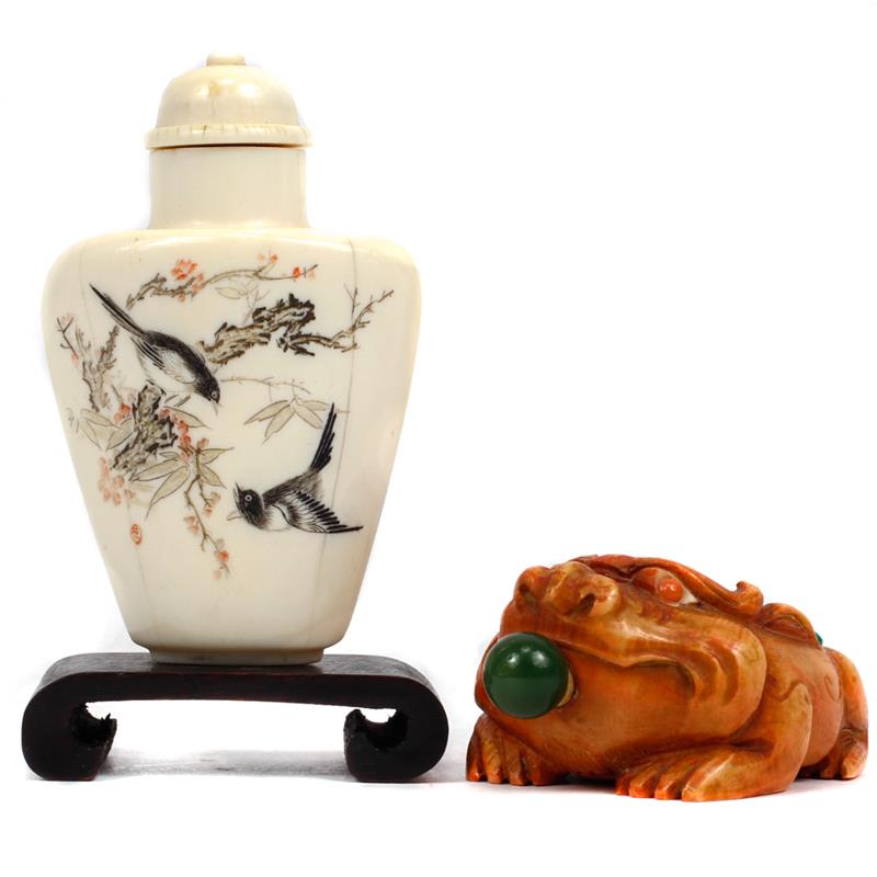 Appraisal: Pair of chinese snuff bottles includes red stained frog with