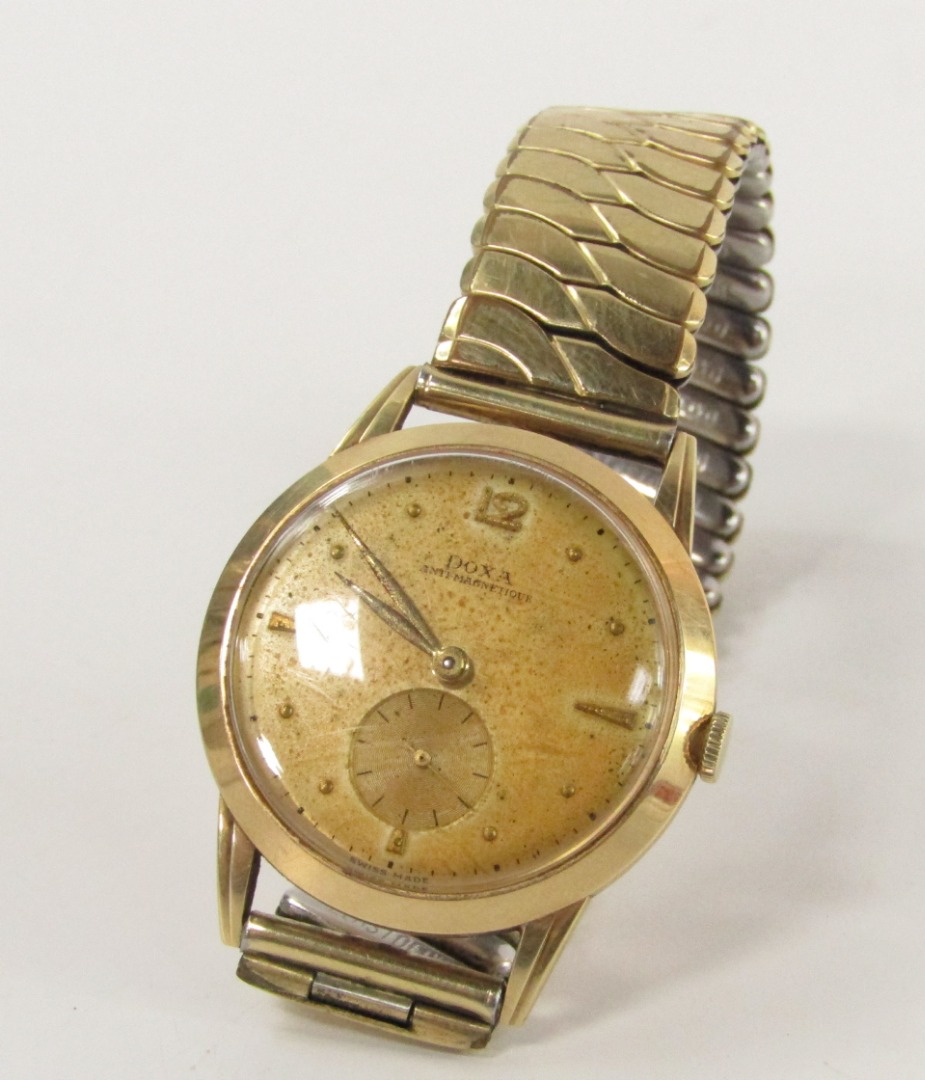 Appraisal: A Doxa gentleman's gold circular cased wristwatch dial bearing batons