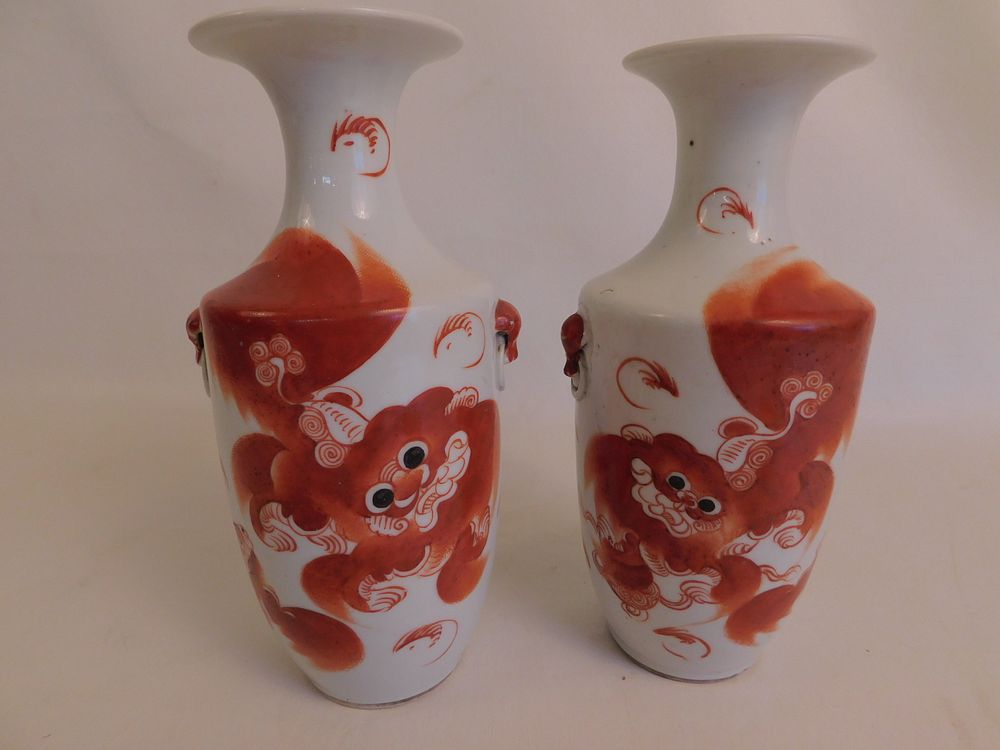 Appraisal: PAIR ANTIQUE CHINESE VASES FOO DOGS Pair of antique Chinese