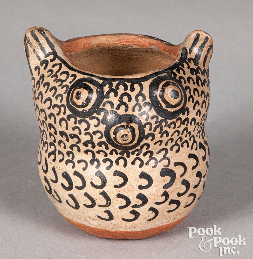 Appraisal: Zuni Indian pottery owl late th c Zuni Indian pottery