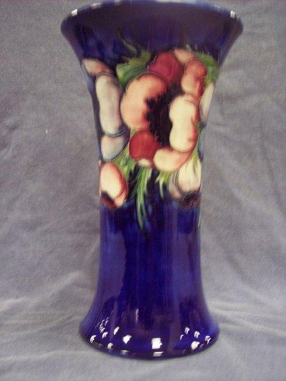 Appraisal: An Anemone pattern waisted vase of bright blue ground cm