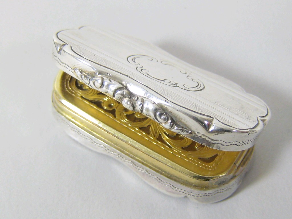 Appraisal: A Victorian shaped oblong Vinaigrette with line engraving and vacant