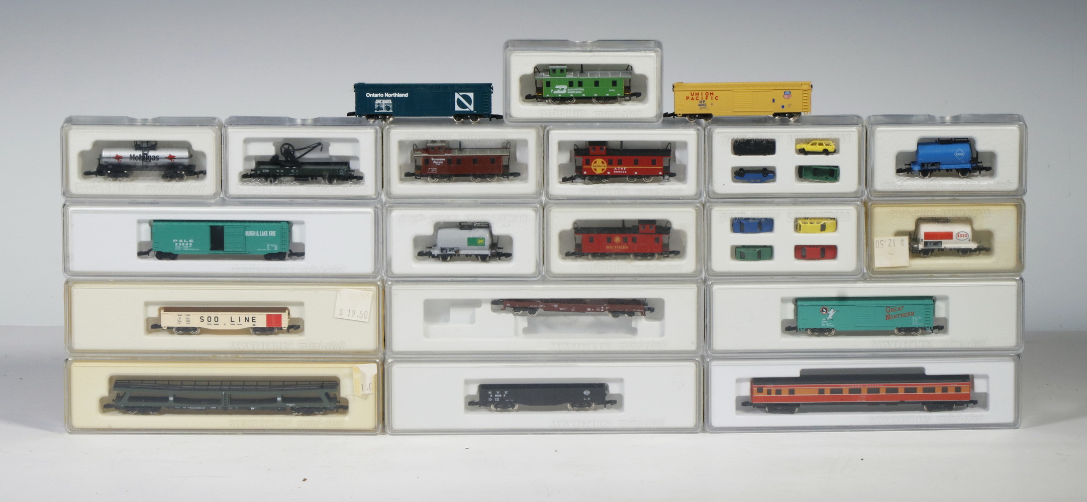 Appraisal: MARKLIN MINI-CLUB Z SCALE MODEL TRAIN CARS Lot of Mini-Club