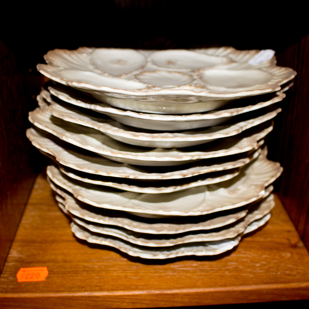 Appraisal: Ten oyster plates