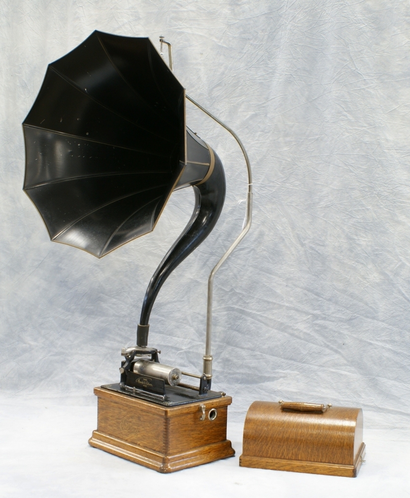 Appraisal: Edison Fireside Model B cylinder phonograph with black cygnet horn