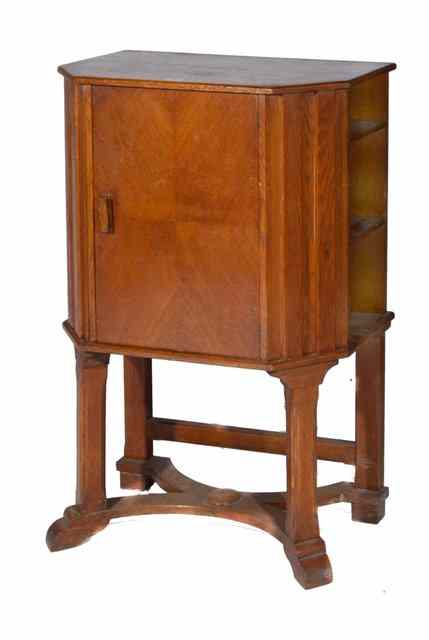 Appraisal: A HEAL SON LTD OAK SIDE CUPBOARD with single panel