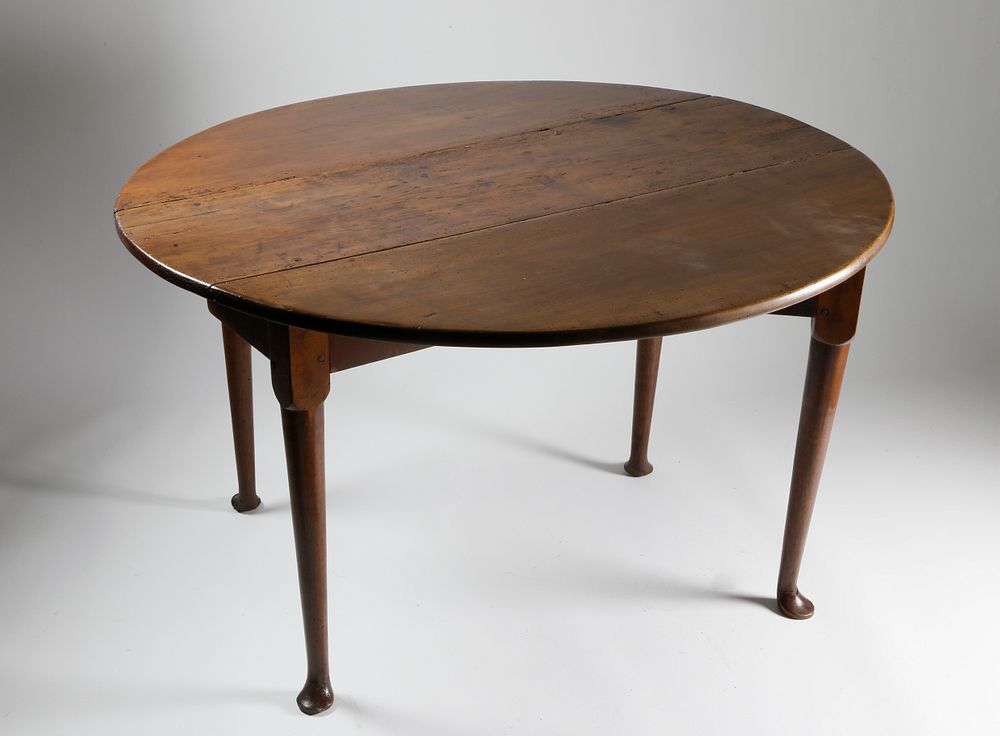 Appraisal: American Queen Anne Walnut Drop Leaf Table circa American Queen