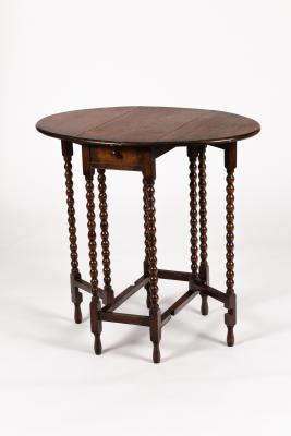 Appraisal: An oval two-flap gateleg table on slender bobbin-turned spider supports