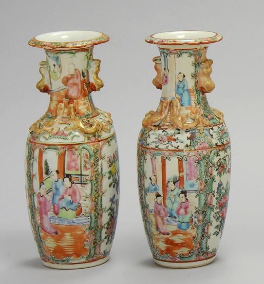 Appraisal: PAIR OF CHINESE EXPORT ROSE MEDALLION PORCELAIN VASES Mid- th