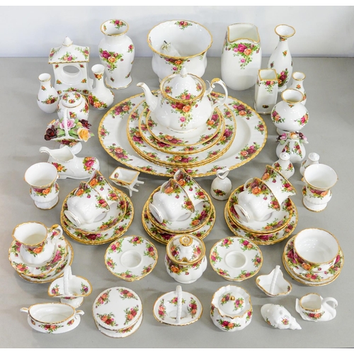 Appraisal: An extensive Royal Albert Old Country Roses pattern dinner service