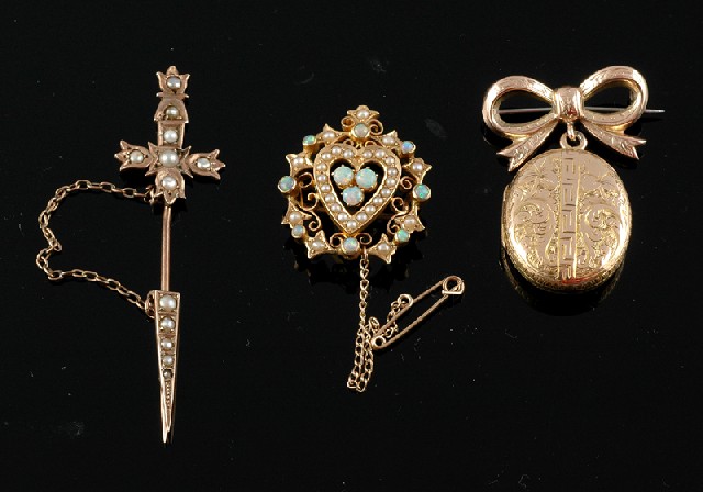 Appraisal: A TRIO OF VICTORIAN BROOCHES Comprising a ct gold brooch