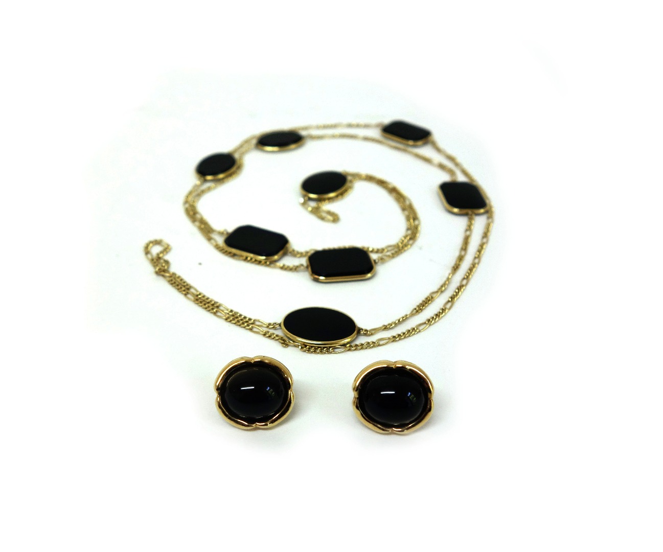 Appraisal: A yellow and onyx necklace with eight alternating oval and