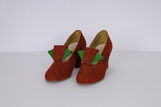 Appraisal: A pair of s brown suede heels with a green