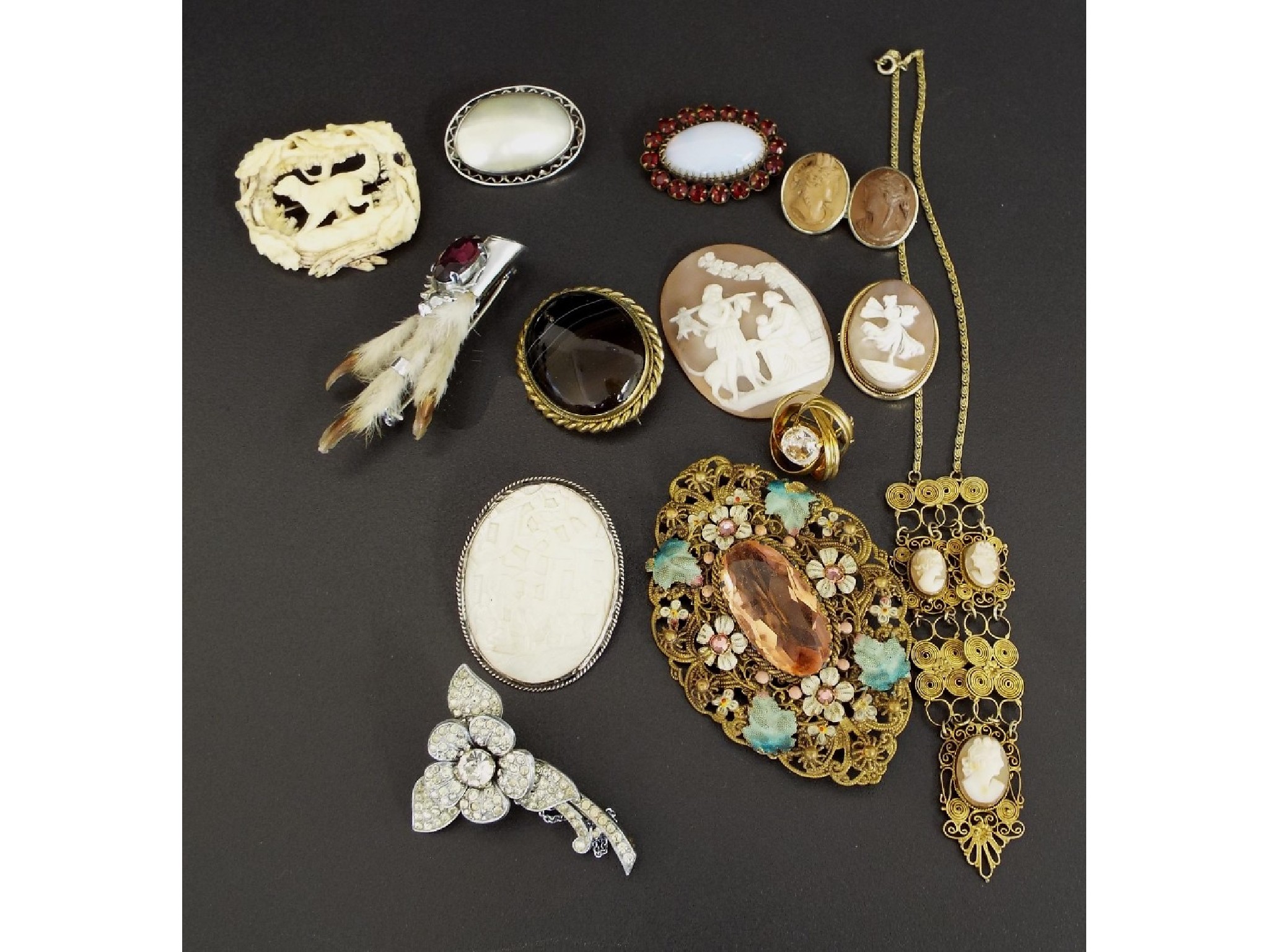 Appraisal: Small interesting selection of costume jewellery including cameo brooches carved