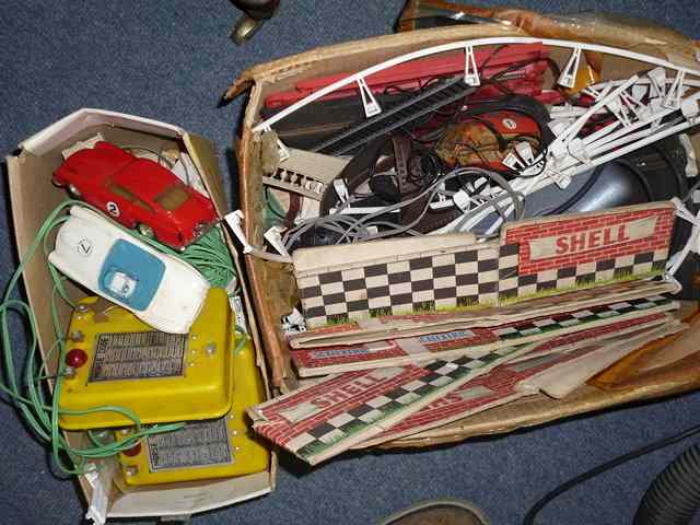 Appraisal: A SMALL COLLECTION OF VARIOUS SCALEXTRIC to include early scalextric