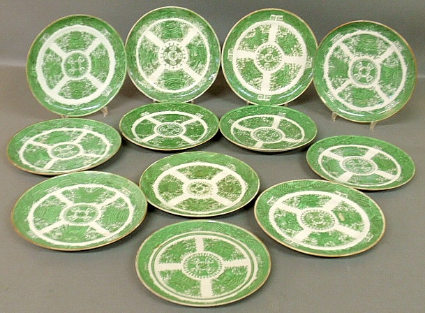 Appraisal: - Set of twelve Chinese porcelain green Fitzhugh plates late