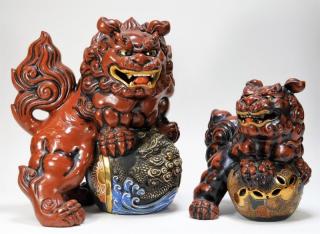 Appraisal: Japanese Satsuma Porcelain Foo Lion Statues JAPAN SHOWA PERIOD Two