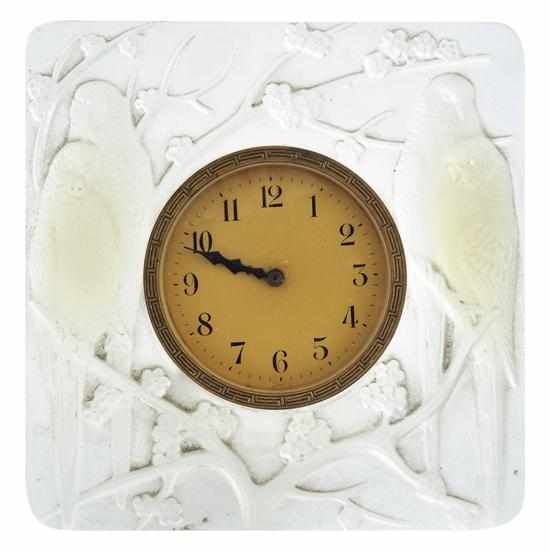 Appraisal: A RENE LALIQUE INSEPERABLES PATTERN OPALESCENT GLASS CLOCK MODEL INTRODUCED