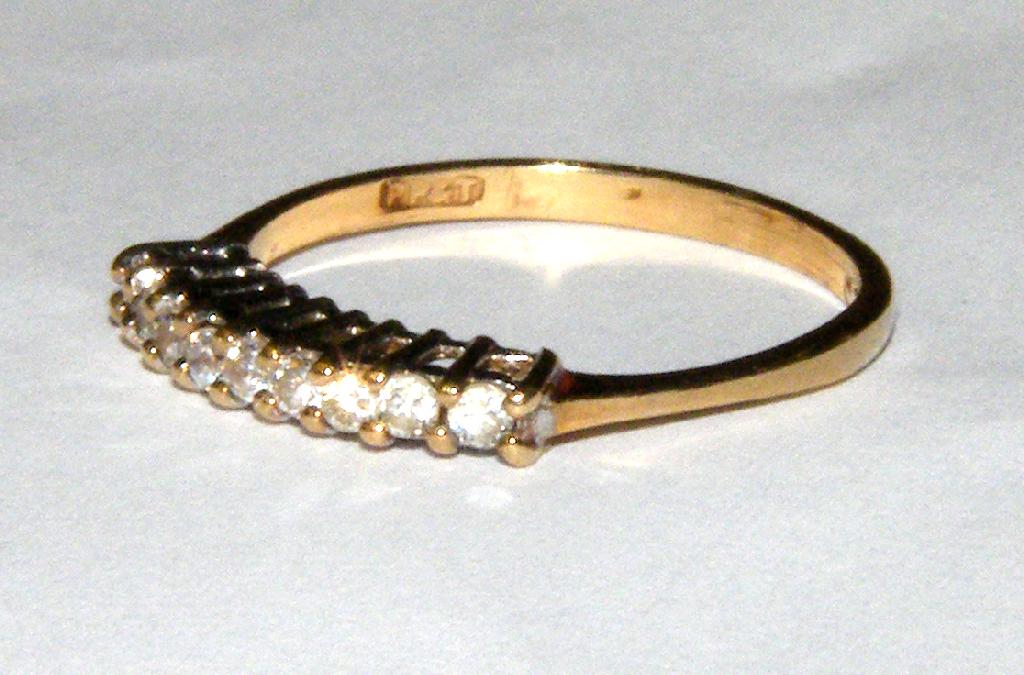 Appraisal: ct stone set half eternity ring