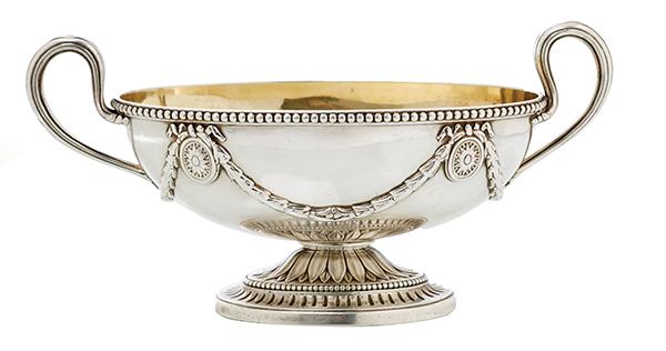 Appraisal: A GEORGE II SILVER TWIN HANDLED SAUCE TUREEN IN THE