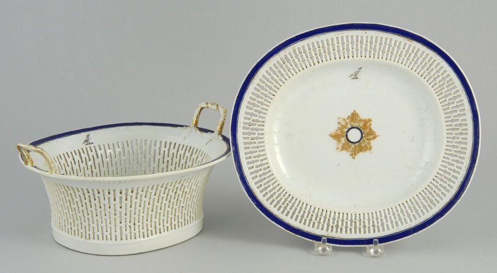 Appraisal: CHINESE EXPORT PORCELAIN FENESTRATED FRUIT BASKET WITH UNDERTRAY Circa Oval