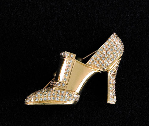 Appraisal: K yellow gold shoe brooch with pav set diamonds approx