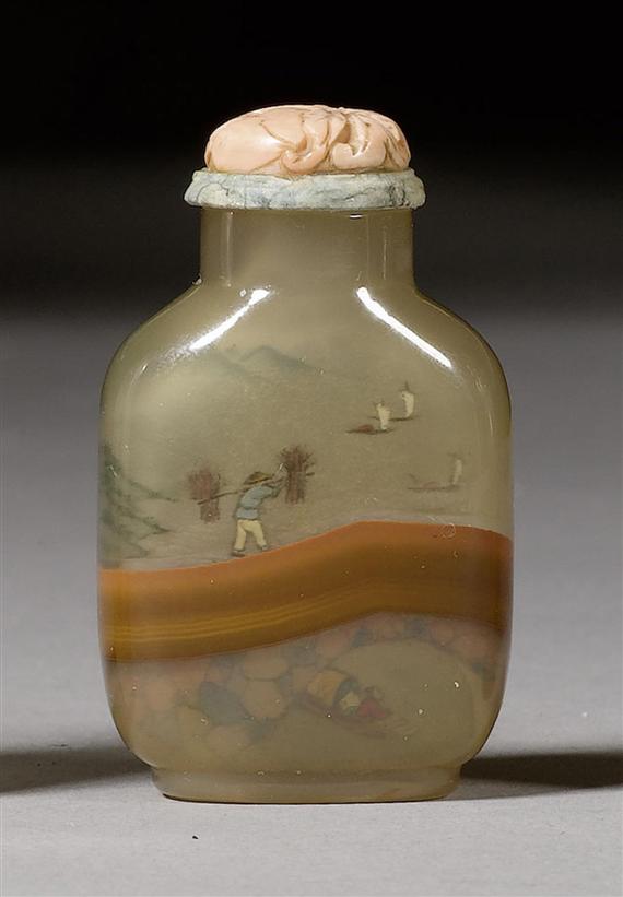 Appraisal: AN INSIDE-PAINTED AGATE SNUFFBOTTLE China Qing dynasty height cm