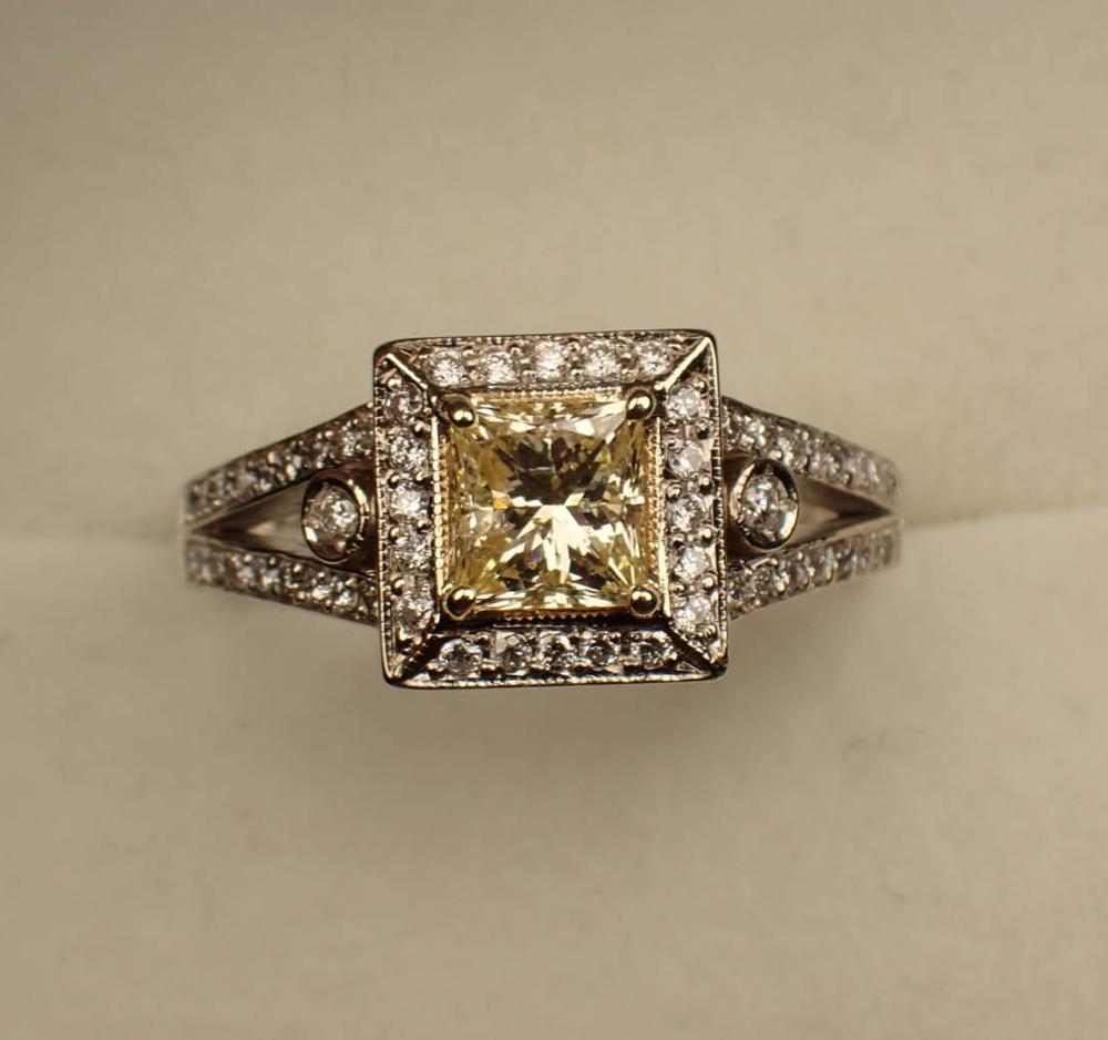 Appraisal: FANCY YELLOW DIAMOND AND EIGHTEEN KARAT GOLD RING The k