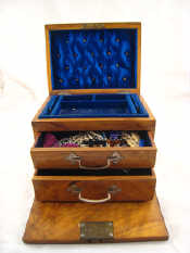 Appraisal: A walnut jewel box with inset carrying handle and locking