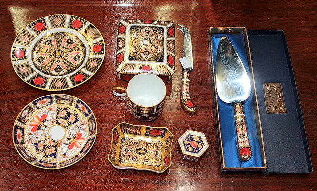 Appraisal: A SMALL GROUP OF ROYAL CROWN DERBY Imari pattern wares