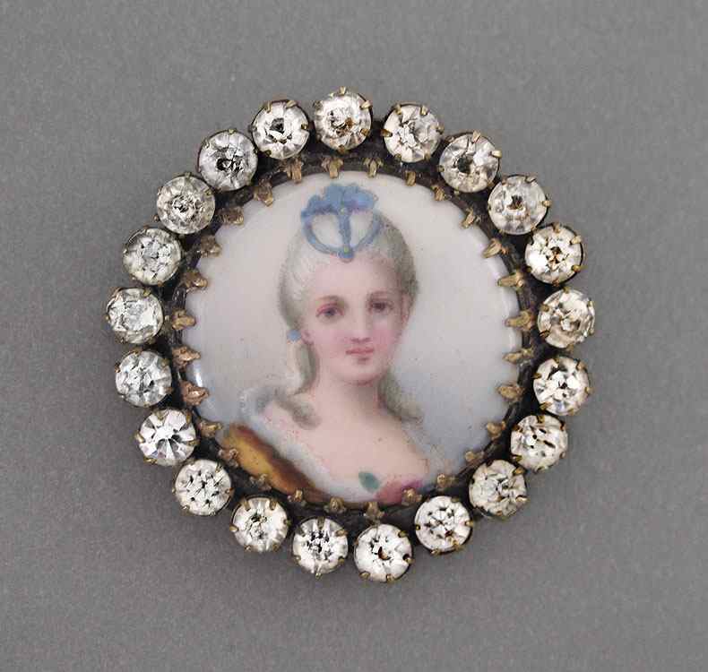 Appraisal: HAND PAINTED PORCELAIN PORTRAIT BROOCH Lovely lady surrounded by prong